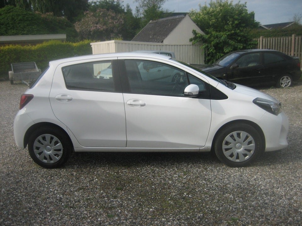 Toyota Yaris 1,0 VVT-i T2 5d