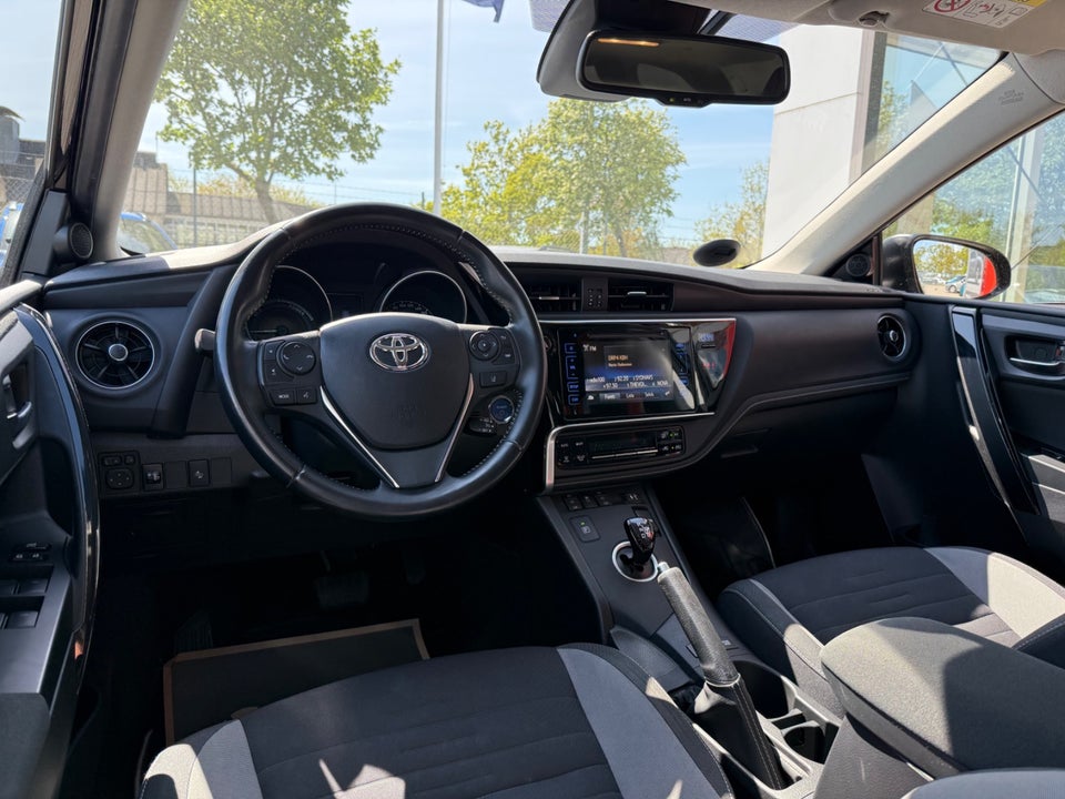 Toyota Auris 1,8 Hybrid H2 Comfort Touring Sports CVT 5d