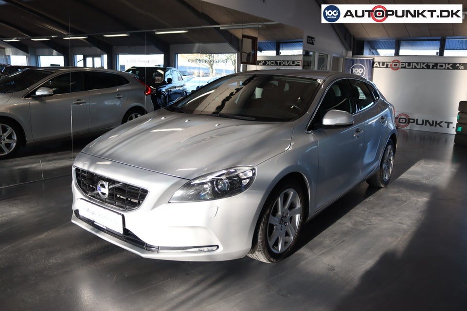 Volvo V40 1,6 D2 115 Kinetic 5d