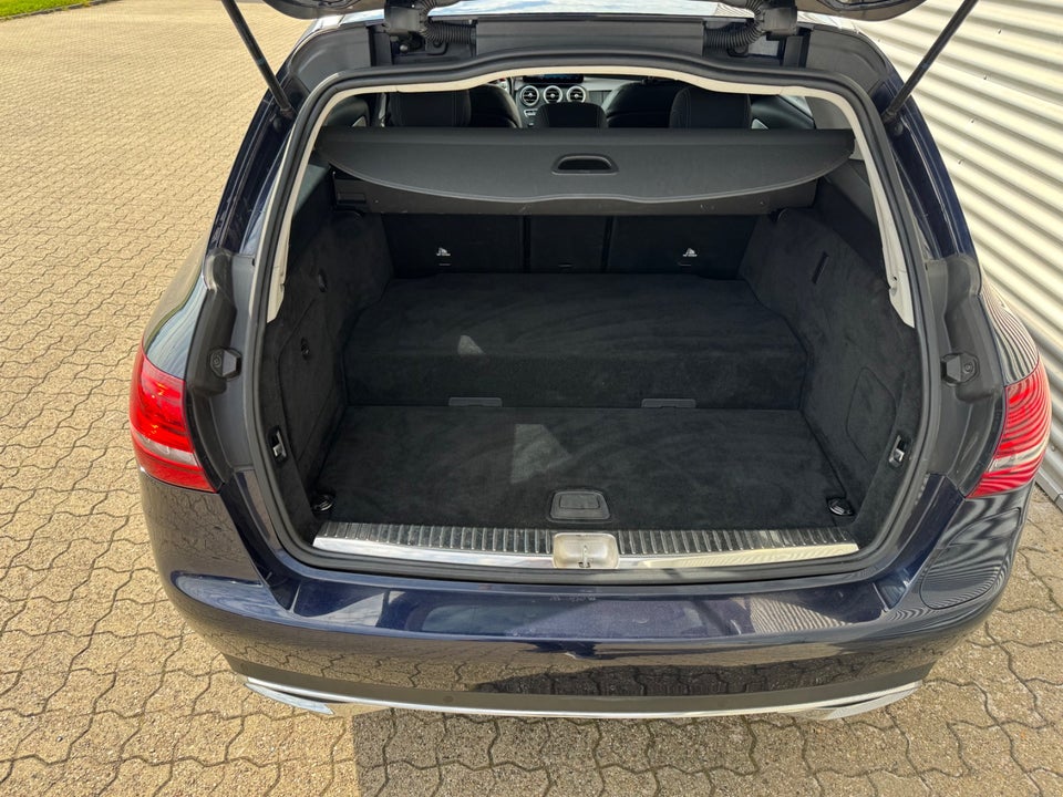 Mercedes C300 de 2,0 Advantage stc. aut. 5d