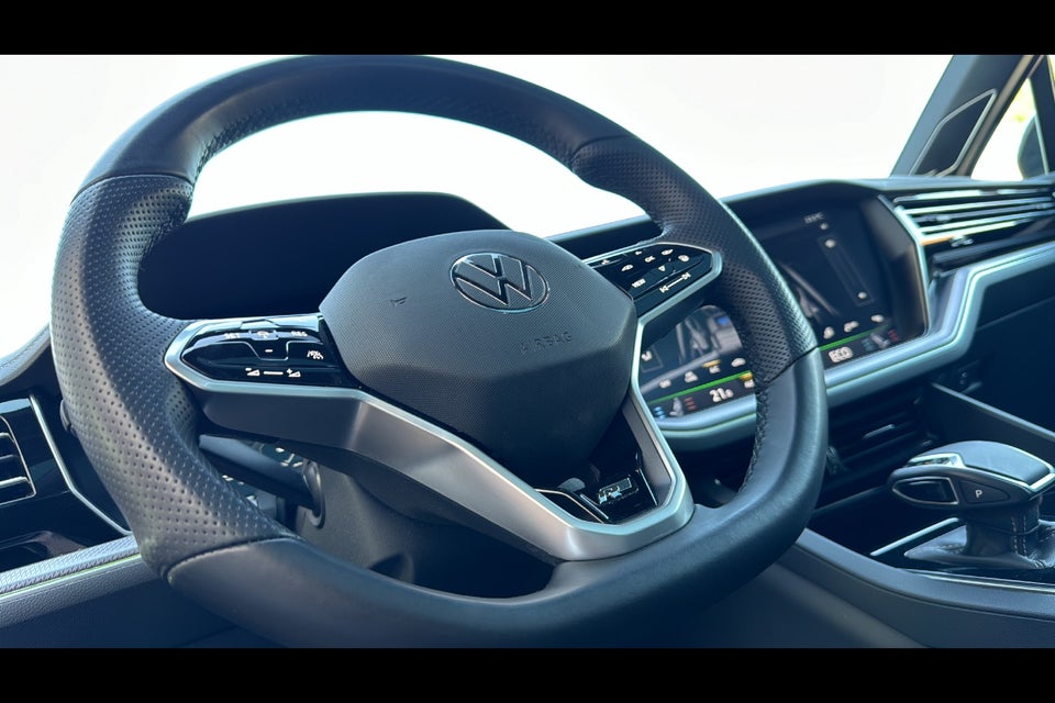 VW Touareg 3,0 TDi 286 R-line aut. 4Motion 5d