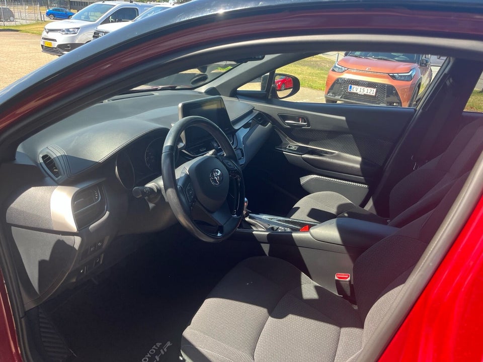 Toyota C-HR 1,8 Hybrid Premium Selected CVT 5d