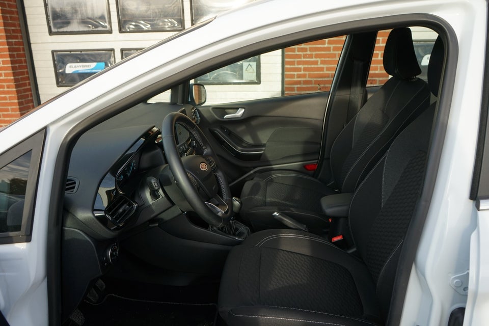 Ford Fiesta 1,0 EcoBoost mHEV Titanium Van 5d