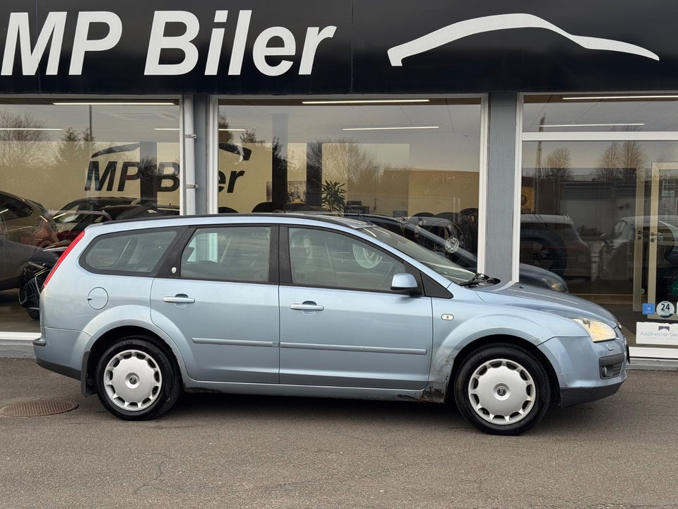 Ford Focus 1,6 Ti-VCT Ghia stc. 5d
