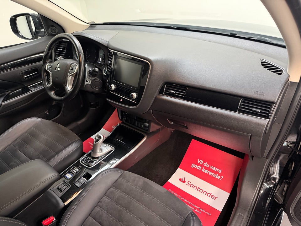 Mitsubishi Outlander 2,4 PHEV Invite CVT 4WD 5d