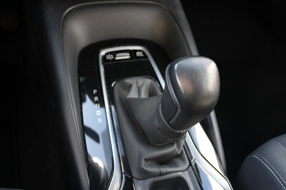 Suzuki Swace 1,8 HEV Active White stc. e-CVT 5d