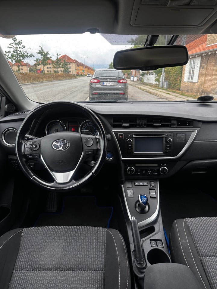 Toyota Auris 1,8 Hybrid H2+ Comfort Touring Sports CVT 5d