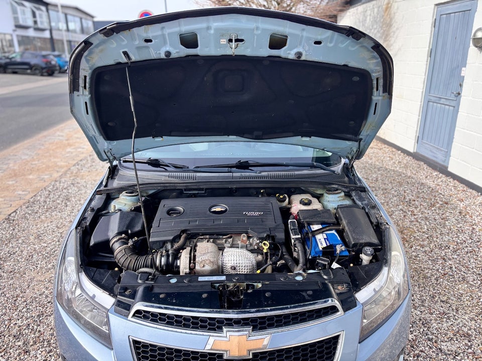 Chevrolet Cruze 2,0 VCDi 163 LS 4d