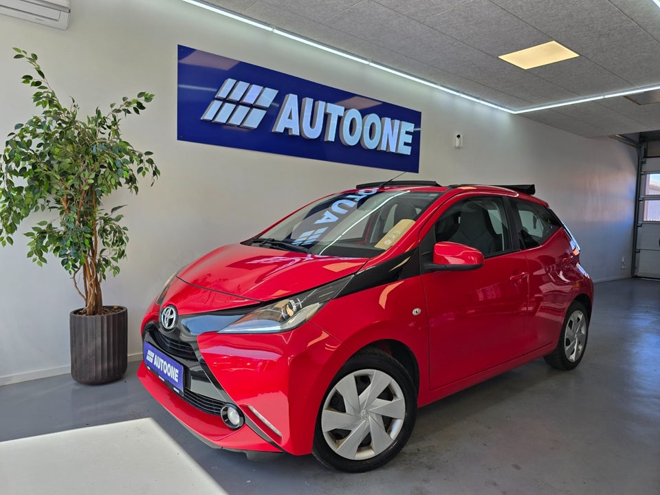 Toyota Aygo 1,0 VVT-i x-wave Sky 5d