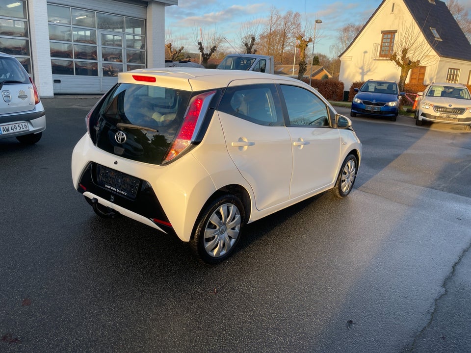 Toyota Aygo 1,0 VVT-i x-play 5d
