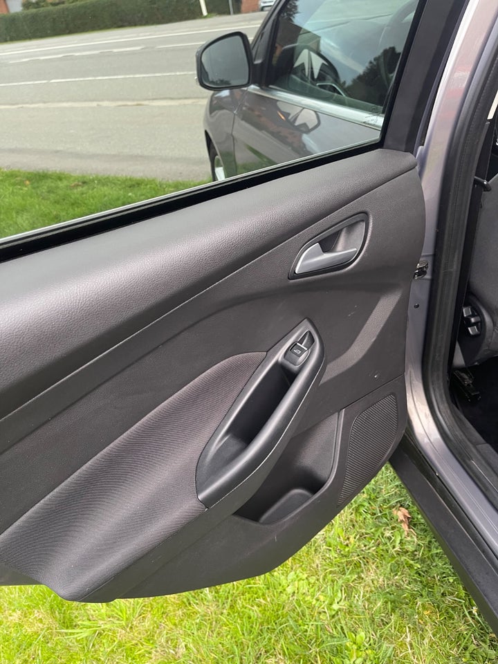 Ford Focus 1,0 SCTi 125 Business 5d
