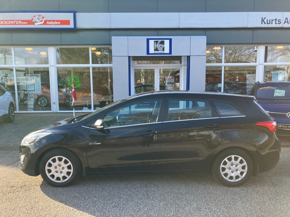 Hyundai i30 1,6 CRDi 110 Comfort CW Eco 5d