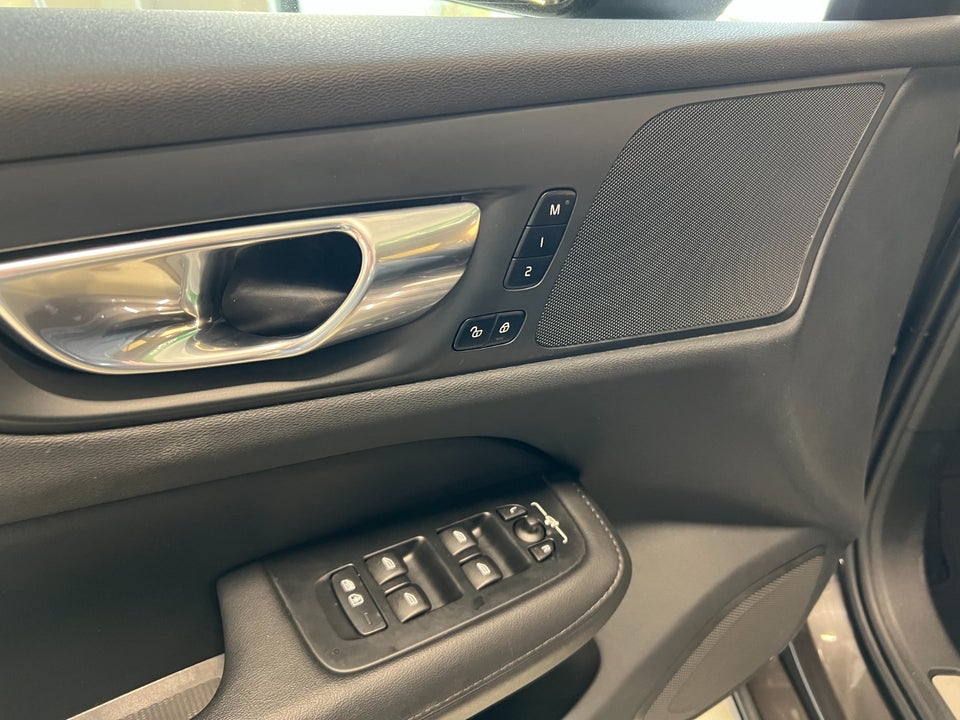Volvo V60 2,0 T6 ReCharge Plus Dark aut. AWD 5d