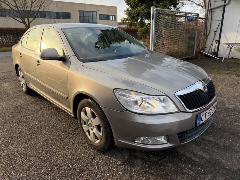 Skoda Octavia 1,6 TDi 105 Elegance DSG 5d