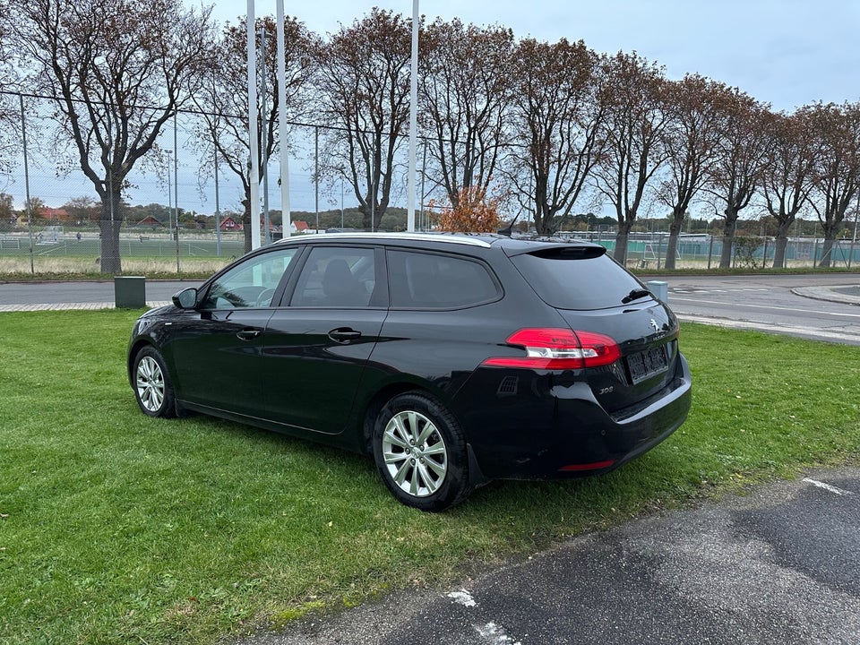 Peugeot 308 1,5 BlueHDi 130 Style SW 5d