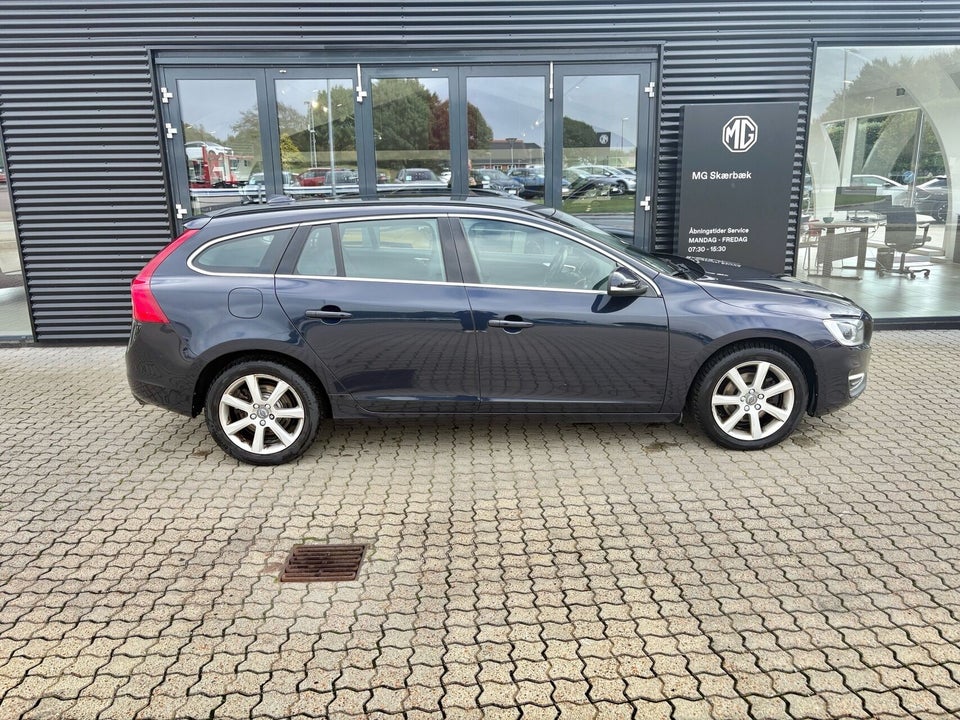 Volvo V60 2,0 T4 190 Momentum aut. 5d
