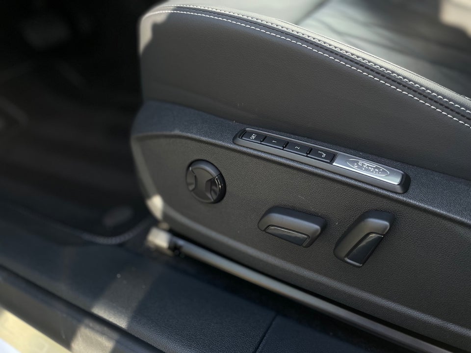 Ford Explorer 82 Premium Extended Range 5d