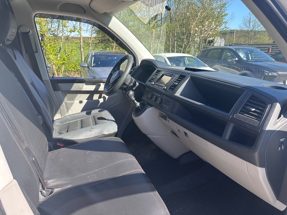 VW Transporter 2,0 TDi 102 Kassevogn lang