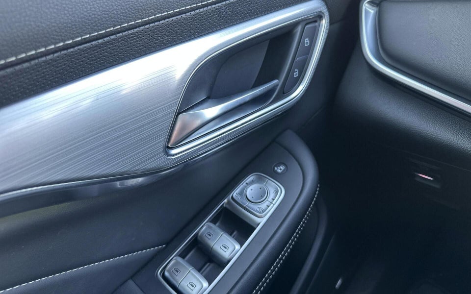 MG Marvel R Luxury 5d