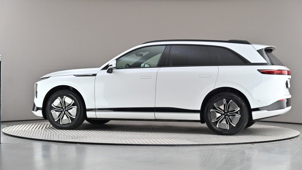 Xpeng G9 Standard Range 5d