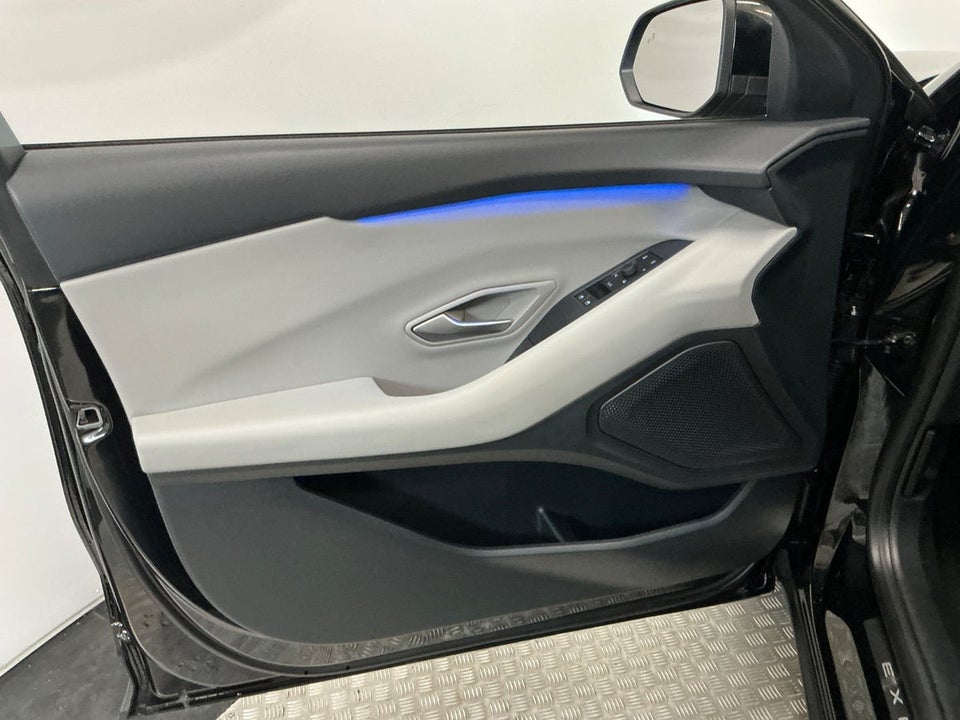 Ford Explorer 77 Premium Extended Range 5d