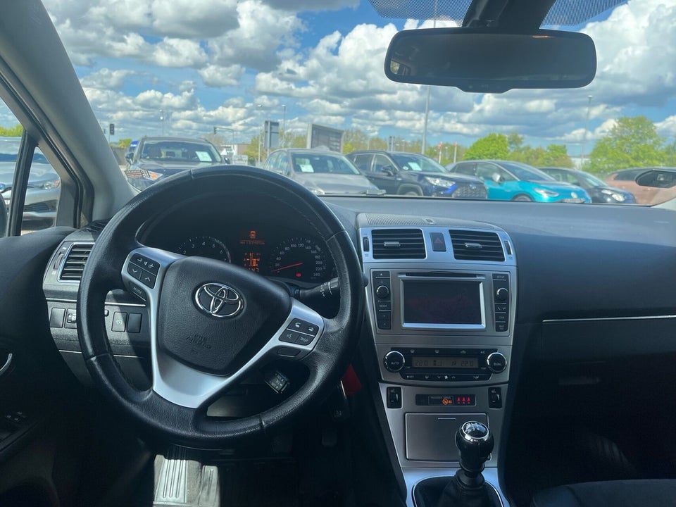 Toyota Avensis 1,8 VVT-i T2 Premium Touring Sports 5d