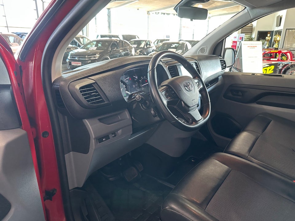 Toyota ProAce 2,0 D 122 Medium Comfort Master aut. 5d