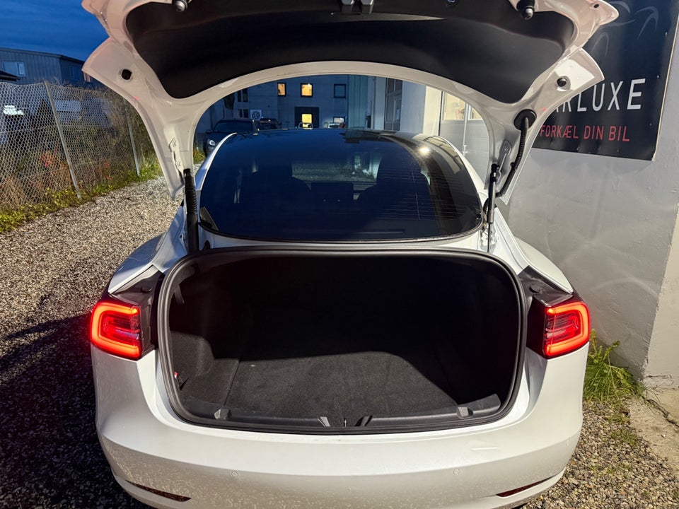 Tesla Model 3 Standard Range+ RWD 4d