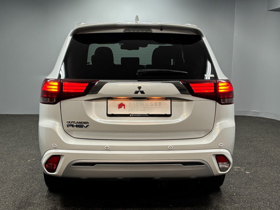 Mitsubishi Outlander 2,4 PHEV Instyle CVT 4WD 5d