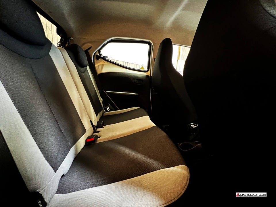 Toyota Aygo 1,0 VVT-i x-play x-touch 5d