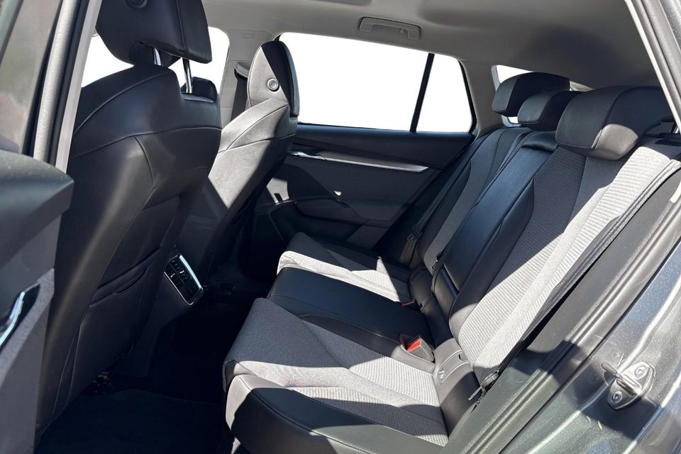 Skoda Enyaq 60 iV Loft 5d