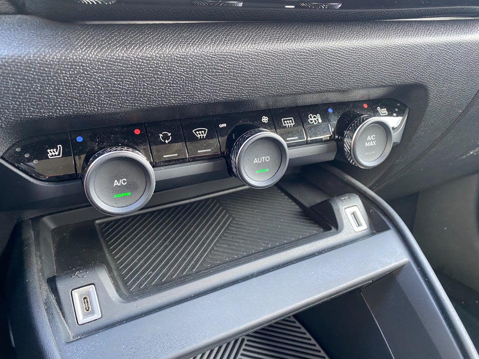 Citroën C4 1,2 PureTech 130 Iconic EAT8 5d