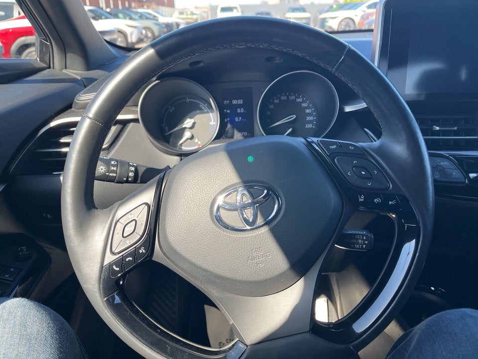 Toyota C-HR 1,8 Hybrid Selected CVT 5d