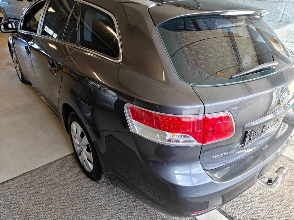 Toyota Avensis 2,0 D-4D TX stc. 5d