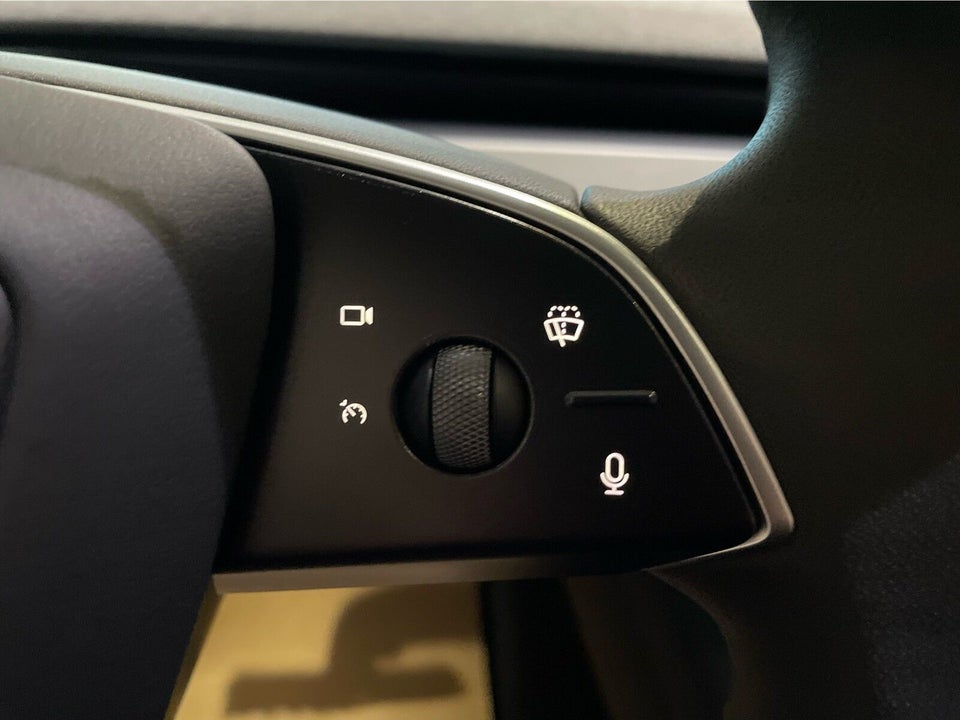 Tesla Model 3 Long Range AWD 4d