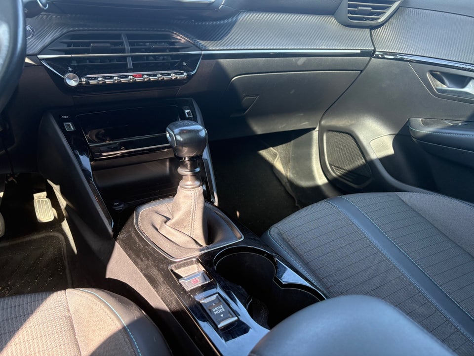 Peugeot 208 1,2 PureTech 100 Allure Sky 5d