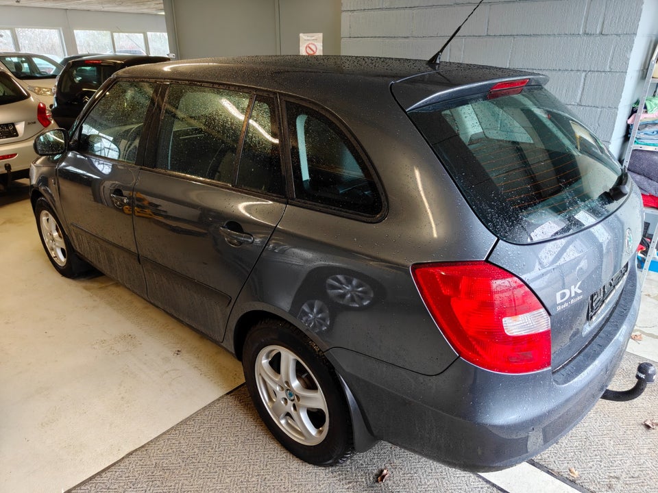 Skoda Fabia 1,4 16V Elegance Combi 5d