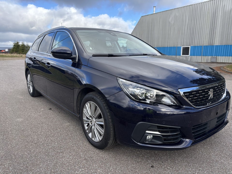 Peugeot 308 1,2 PureTech 130 Selection Sky SW 5d
