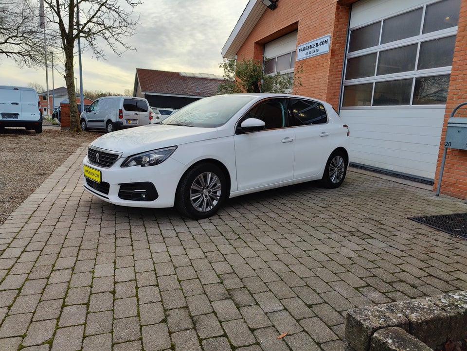 Peugeot 308 1,5 BlueHDi 130 Infinity Van 5d