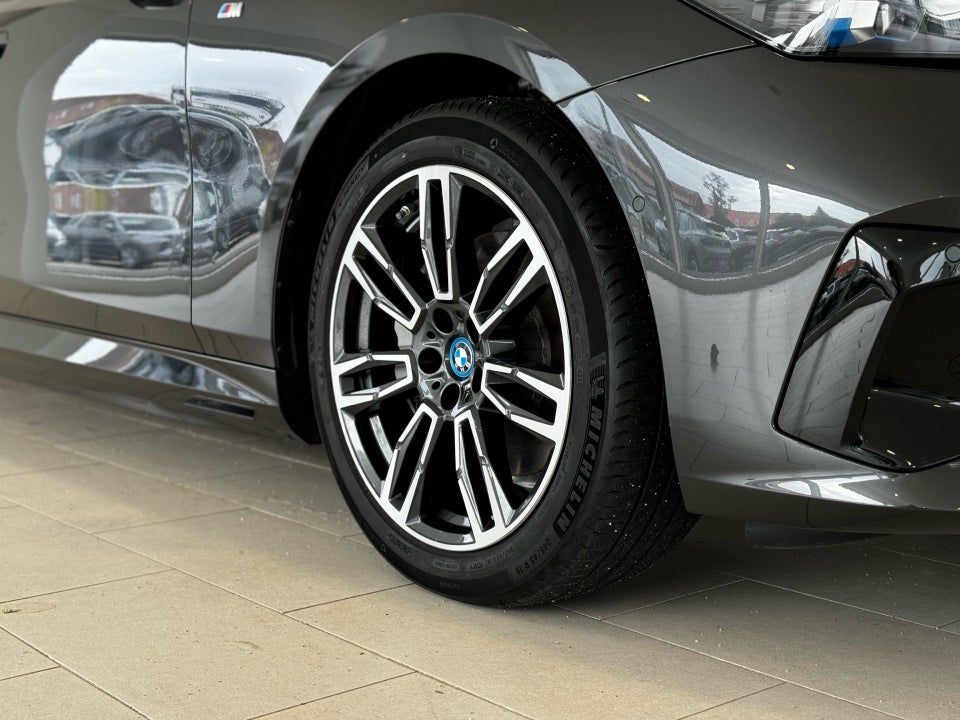 BMW i5 eDrive40 M-Sport 4d