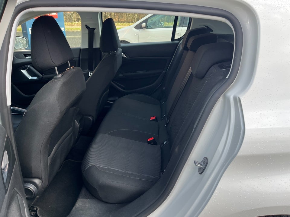 Peugeot 308 1,6 BlueHDi 120 Active 5d