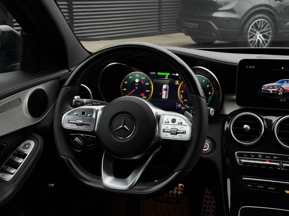 Mercedes C300 de 2,0 AMG Line stc. aut. 5d