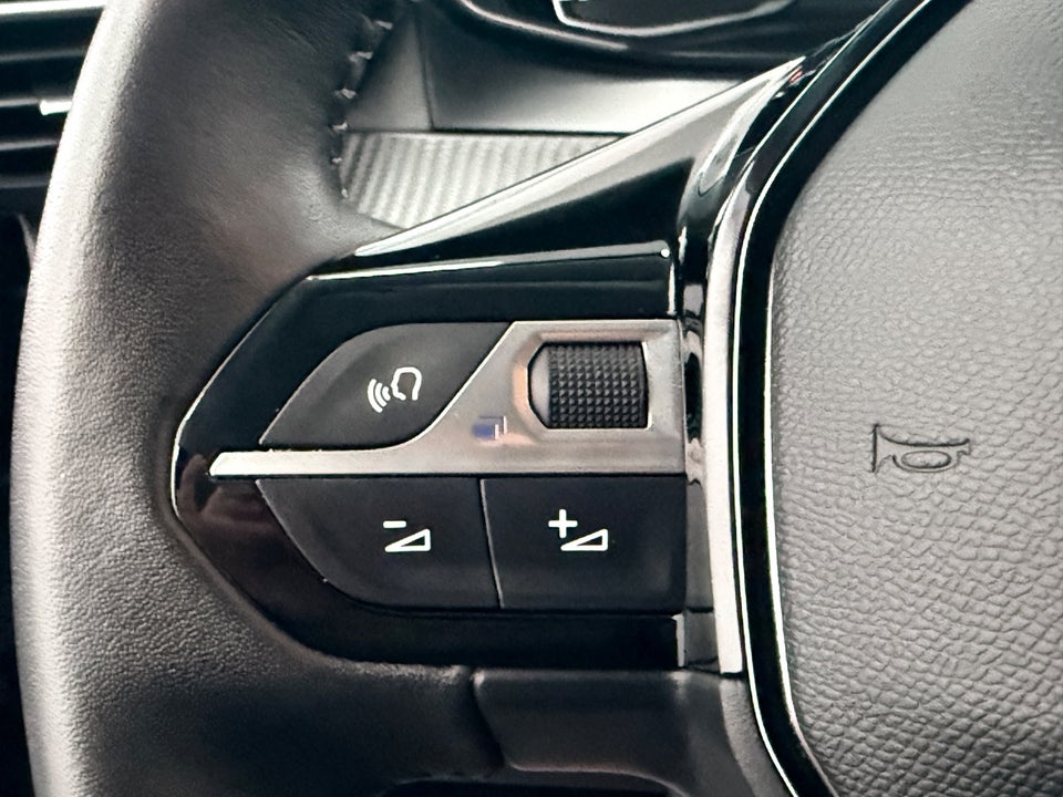 Peugeot 208 1,2 PureTech 100 Allure Pack 5d