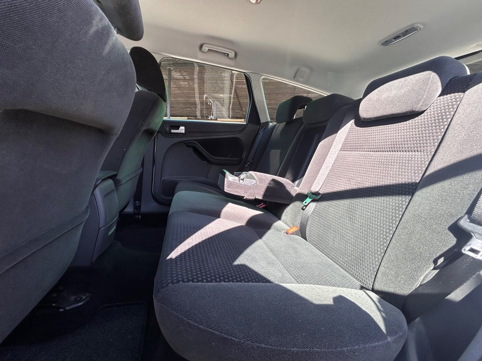 Ford Focus 1,6 Trend 100 5d