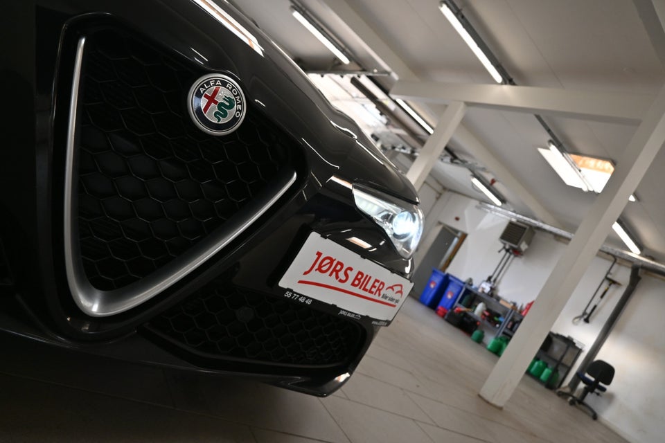 Alfa Romeo Giulia 2,0 T 200 Super aut. 4d