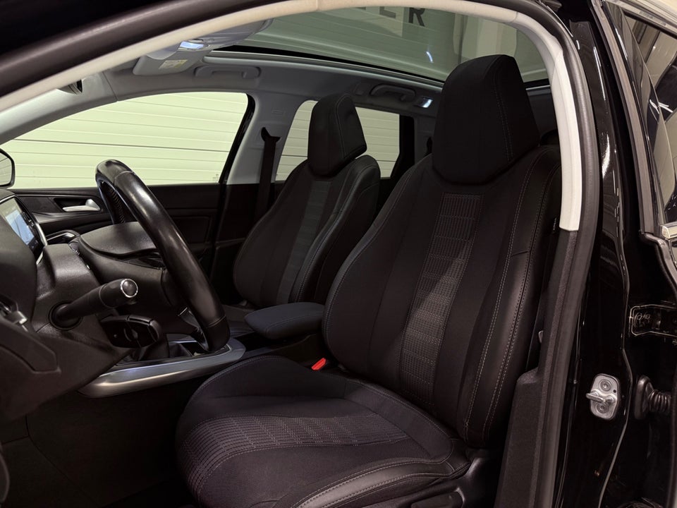 Peugeot 308 1,5 BlueHDi 130 Allure+ Sky SW 5d