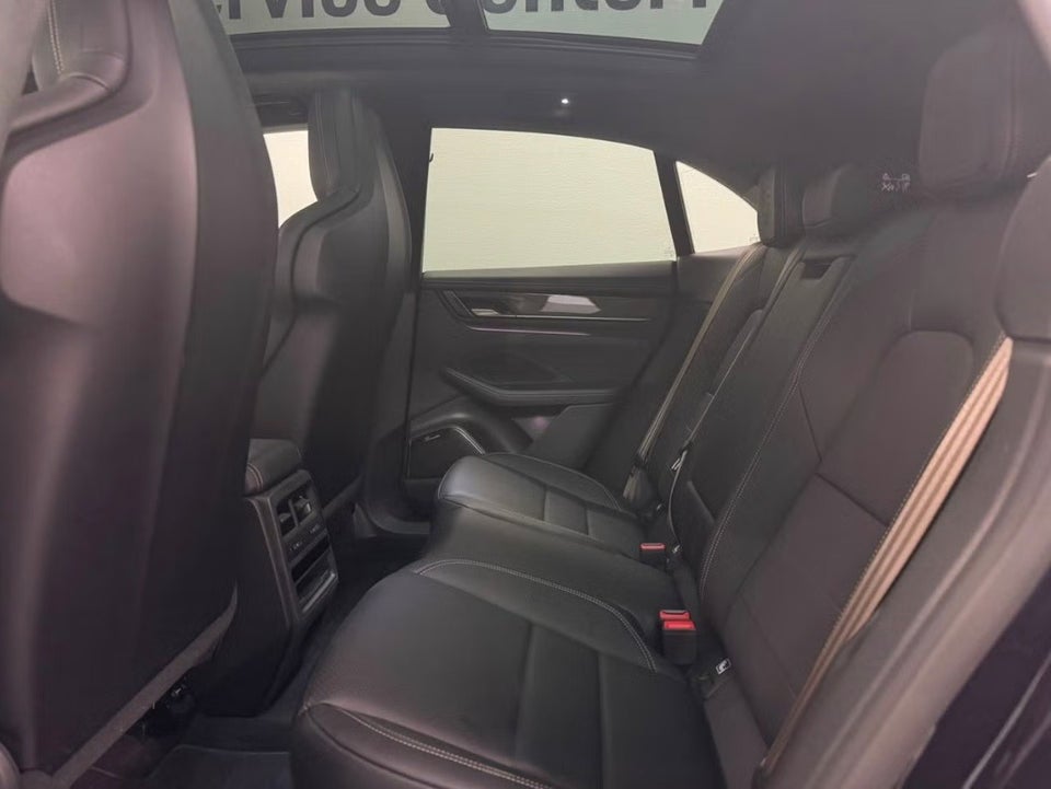 Porsche Macan Turbo 5d