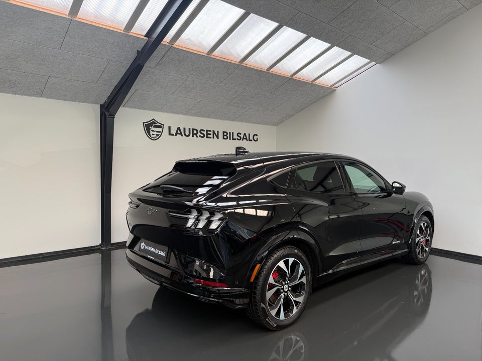 Ford Mustang Mach-E 68 Standard Range AWD 5d