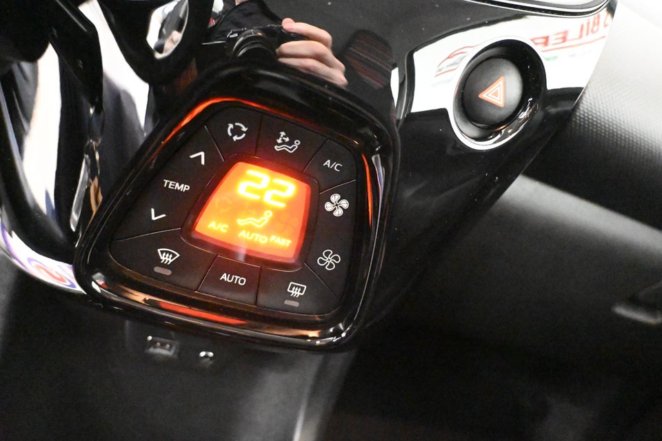 Citroën C1 1,0 VTi Attaque 5d