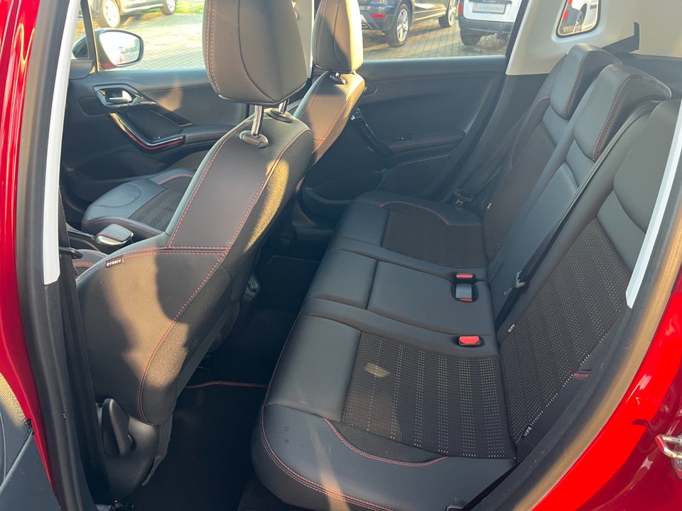 Peugeot 2008 1,6 BlueHDi 120 GT Line Sky 5d